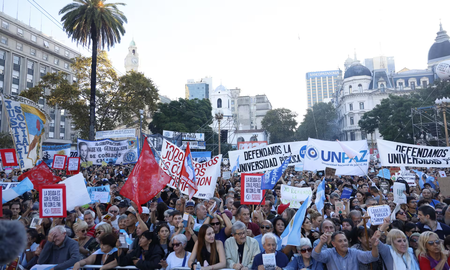 Votó a Javier Milei pero fue a la marcha por la Universidad Pública: Yo vengo a hacer plata Votó a Javier Milei pero fue a la marcha por la Universidad Pública: Yo vengo a hacer plata