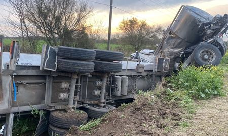 El accidente de tránsito ocurrió sobre la Ruta Nacional 11, entre Candioti y Recreo. El accidente de tránsito ocurrió sobre la Ruta Nacional 11, entre Candioti y Recreo.