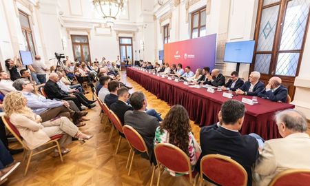 El gobernador Maximiliano Pullaro junto a su gabinete mostraron lo que hizo el gobierno de Unidos en su primer año de gestión. El gobernador Maximiliano Pullaro junto a su gabinete mostraron lo que hizo el gobierno de Unidos en su primer año de gestión.