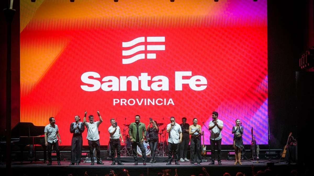 Rafaela vivió una noche histórica con música, celebración y la puesta en marcha del hospital más moderno del país. Rafaela vivió una noche histórica con música, celebración y la puesta en marcha del hospital más moderno del país.