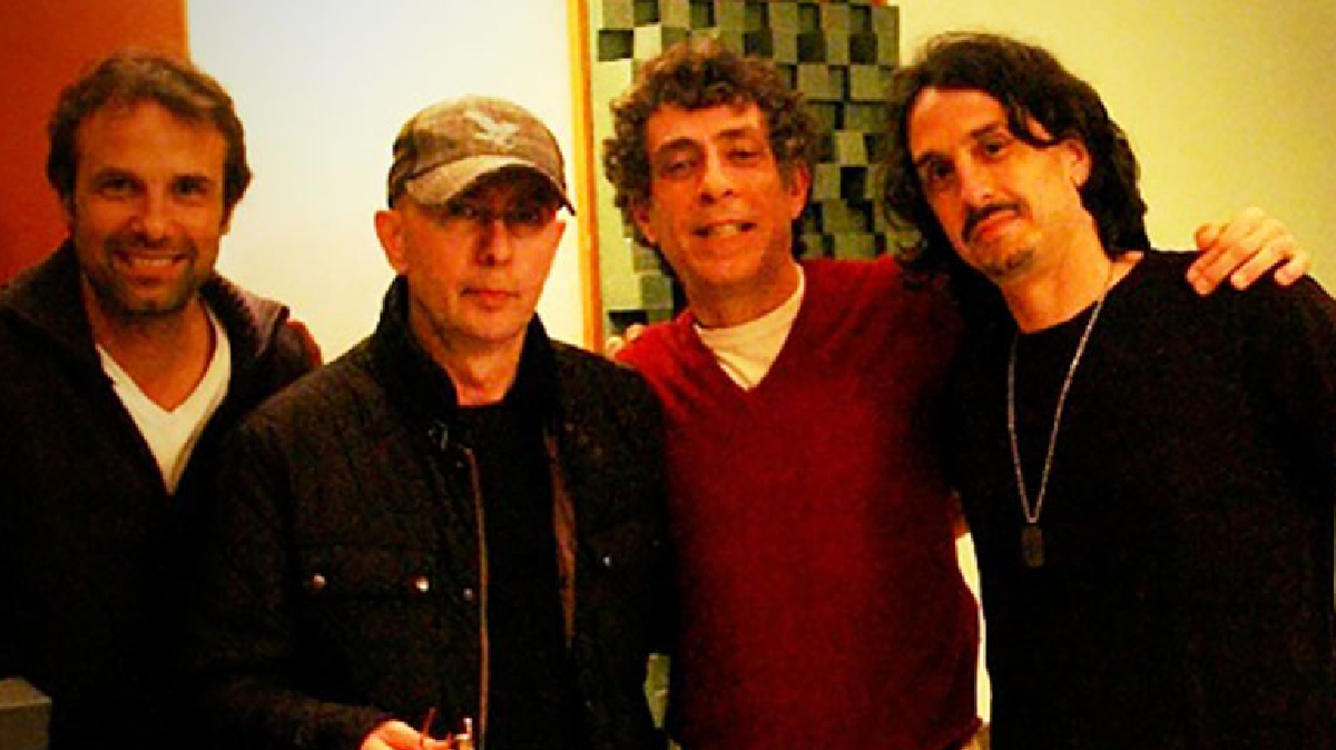 En el 2007 el Indio Solari lo convoca para trabajar junto a él y esa relación perduró hasta el final de sus días. 