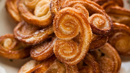 La merienda perfecta: crocantes y deliciosas, estas palmeritas sin harina ni leche son ideales para un plan en familia o cuando las visitas llegan sin avisar.