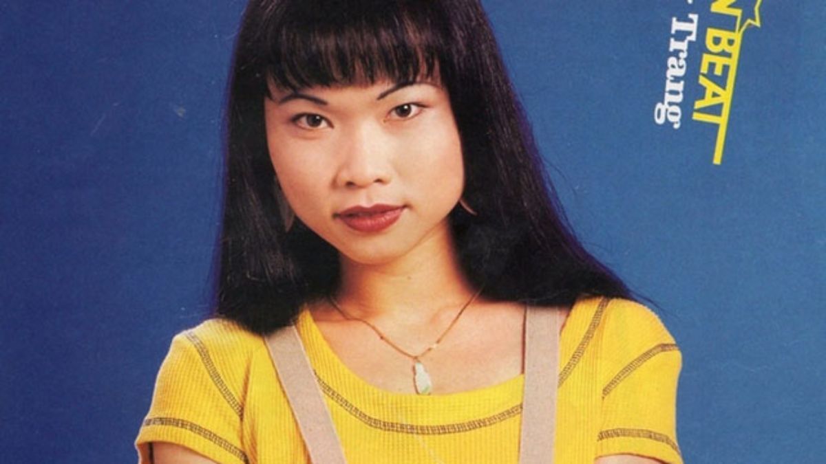 Thuy Trang murió a los 27 años en un accidente automovilístico. Fue la primera Trini Kwan, la Ranger Amarilla de Mighty Morphin Power Rangers. Thuy Trang murió a los 27 años en un accidente automovilístico. Fue la primera Trini Kwan, la Ranger Amarilla de Mighty Morphin Power Rangers.