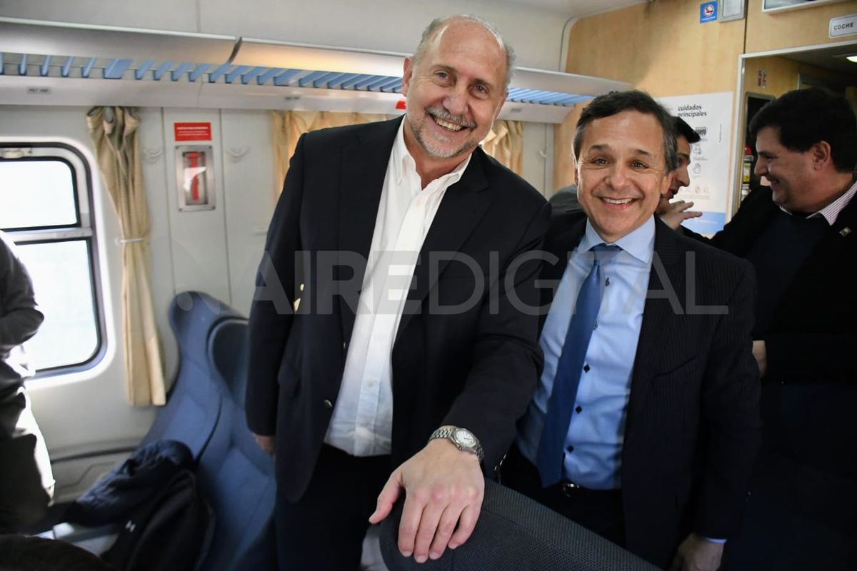 El gobernador Perotti junto al secretario de Transporte de la Nación, Diego Giuliano.