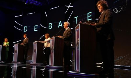 Este domingo por la noche se volverán a cruzar los cinco candidatos presidenciales para exponer sus ideas sobre seguridad, trabajo y desarrollo humano. Este domingo por la noche se volverán a cruzar los cinco candidatos presidenciales para exponer sus ideas sobre seguridad, trabajo y desarrollo humano.
