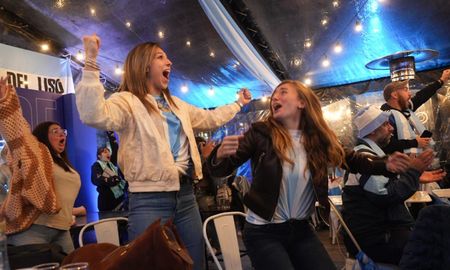 AIRE es Mundial, a toda hora, todo el día. AIRE es Mundial, a toda hora, todo el día.