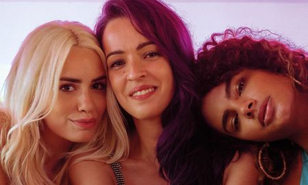La segunda entrega de Sky Rojo tendrá 8 episodios de 25 minutos de duración y se estrena el próximo 23 de julio. La segunda entrega de Sky Rojo tendrá 8 episodios de 25 minutos de duración y se estrena el próximo 23 de julio.