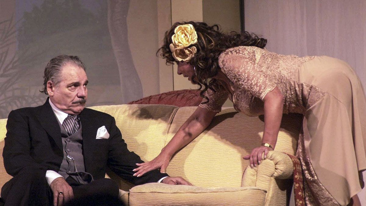 El teatro era la gran pasión de Hugo Arana y en el escenario participó de una importante cantidad de obras, entre ellas