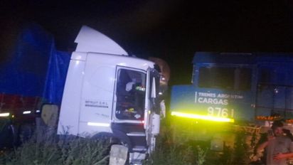 Brutal accidente en la ruta 41: un tren arrolló un camión