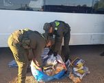 Gendarmería descubrió droga oculta en asaderas y entre mantas durante un control a un colectivo que iba desde Salta hacia Buenos Aires. Gendarmería descubrió droga oculta en asaderas y entre mantas durante un control a un colectivo que iba desde Salta hacia Buenos Aires.
