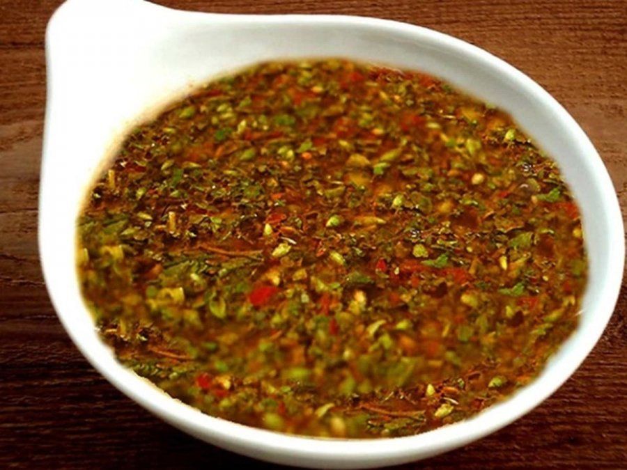 Una receta de Chimichurri muy fácil de preparar y en pocos minutos.