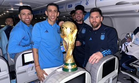 El emotivo posteo de Messi con fotos en el avión volviendo del Mundial de Qatar El emotivo posteo de Messi con fotos en el avión volviendo del Mundial de Qatar