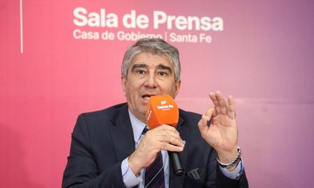 Fabián Bastía defendió la sanción de la reforma jubilatoria en Santa Fe. Fabián Bastía defendió la sanción de la reforma jubilatoria en Santa Fe.