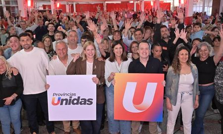 Más de 1.500 referentes de todos los barrios de Rosario se reunieron en un almuerzo. Más de 1.500 referentes de todos los barrios de Rosario se reunieron en un almuerzo.