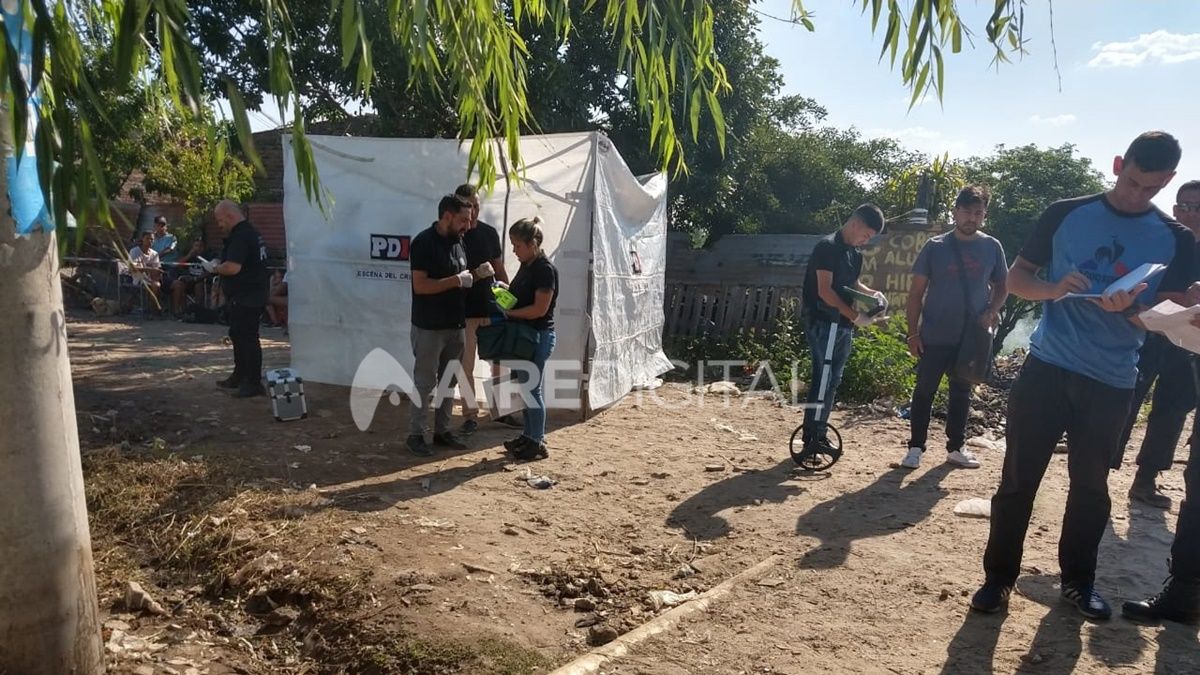 Efectivos de la ex PDI&nbsp;trabajan en el lugar del crimen&nbsp;para efectuar los peritajes de rigor.&nbsp;