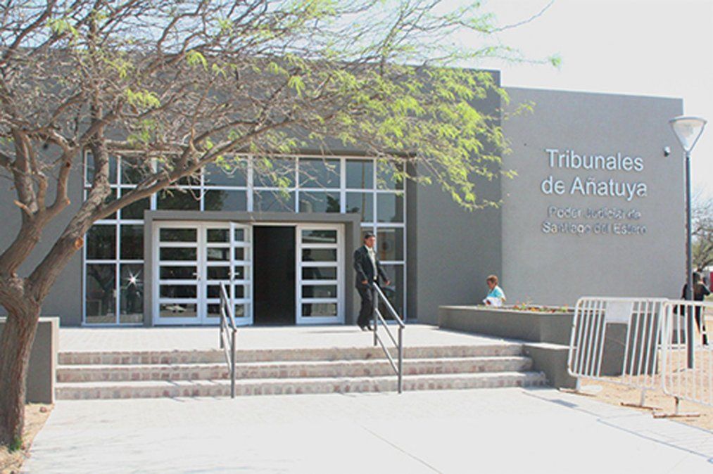 Un joven de 20 años abusaba de una nena de 12, su pareja se enteró y agredió a golpes a la menor