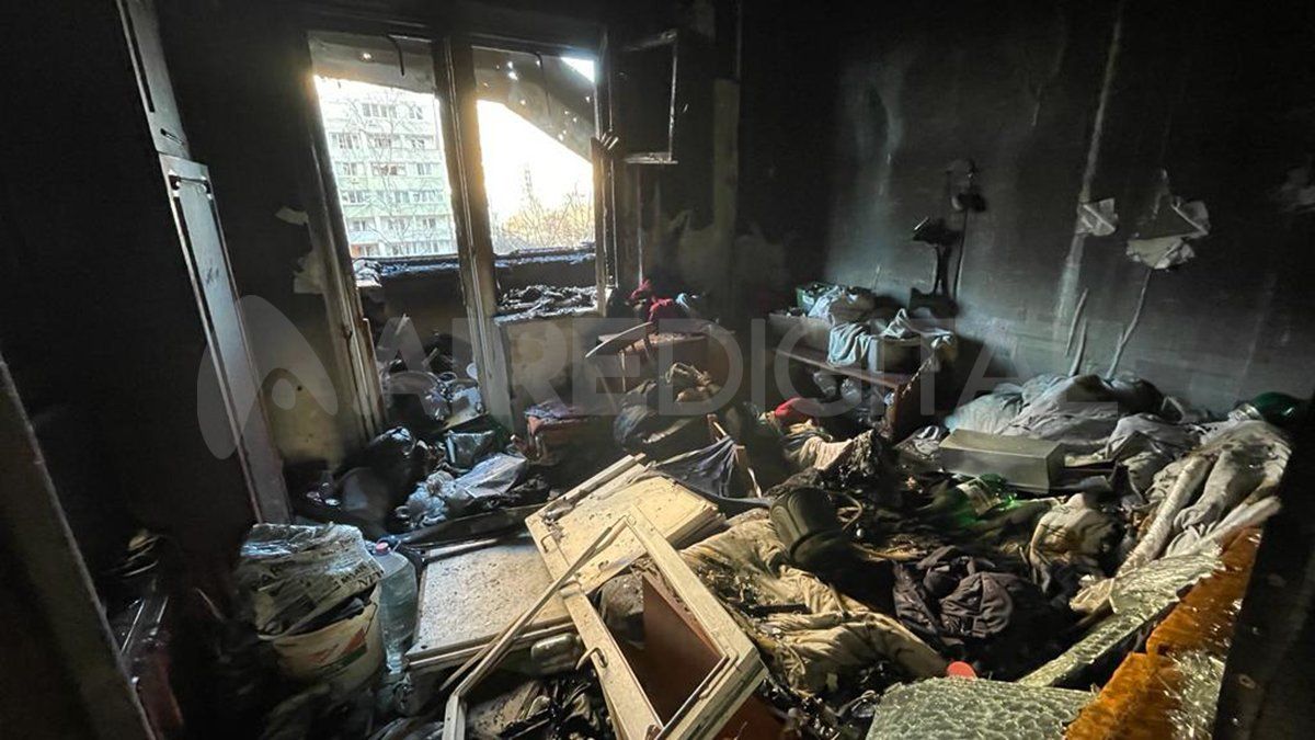 Las esquirlas de un misil ruso, que fue interceptado por las tropas ucranianas, destrozó departamentos en el barrio de Satoya.