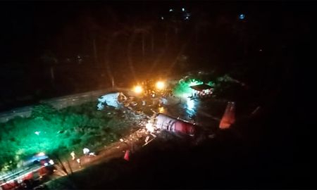se estrello un avion en calcuta y al menos cinco personas murieron se estrello un avion en calcuta y al menos cinco personas murieron