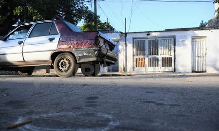 Triple crimen en Rosario:una balacera en Chacabuco y Garibaldi dejó tres personas asesinadas Triple crimen en Rosario:una balacera en Chacabuco y Garibaldi dejó tres personas asesinadas