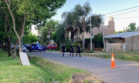 Doble crimen en Rosario: acribillaron a dos hombres en un auto. Doble crimen en Rosario: acribillaron a dos hombres en un auto.