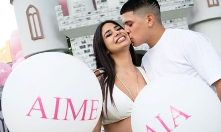 Las gemelas de Daniela Celis y Thiago Medina cumplieron un mes. Las gemelas de Daniela Celis y Thiago Medina cumplieron un mes.
