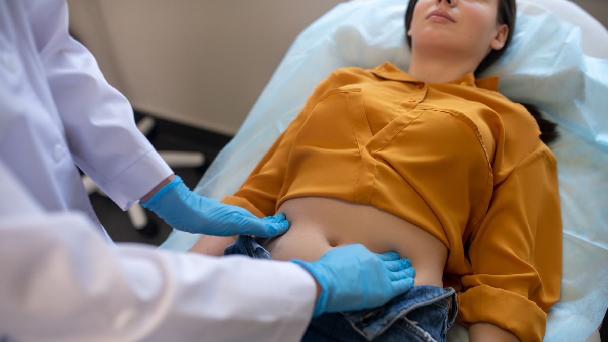 La enfermedad ocurre cuando c&eacute;lulas del endometrio se desarrollan fuera del &uacute;tero y pueden implantarse en ovarios, trompas de Falopio o intestino, entre otros &oacute;rganos.