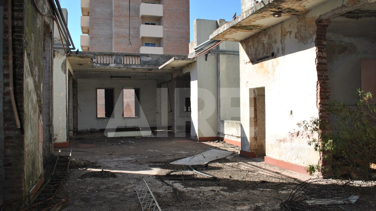 La planta con mayores daños estructurales (95% de deterioro) es la sexta, es decir, el último piso que no tiene techo. / Gentileza: Leopoldo Ferreira.