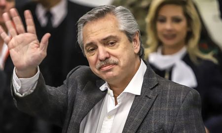 Aire de Santa Fe | Alberto Fernandez saludo.jpg