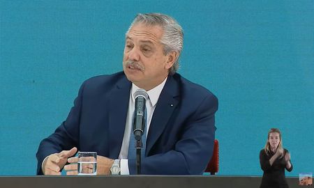 El presidente le dio las gracias a Feletti por su trabajo en un acto este martes. El presidente le dio las gracias a Feletti por su trabajo en un acto este martes.