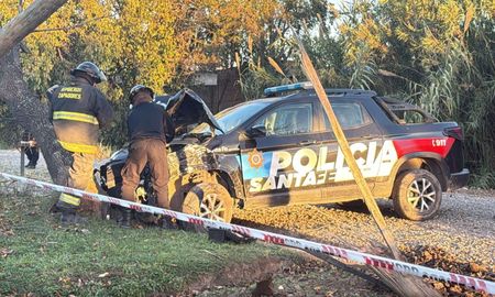 Así quedó el móvil del Comando Radioeléctrico tras el choque. Así quedó el móvil del Comando Radioeléctrico tras el choque.