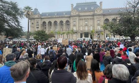 La marcha se realizó este miércoles en la Plaza 25 de Mayo de Santa Fe. La marcha se realizó este miércoles en la Plaza 25 de Mayo de Santa Fe.