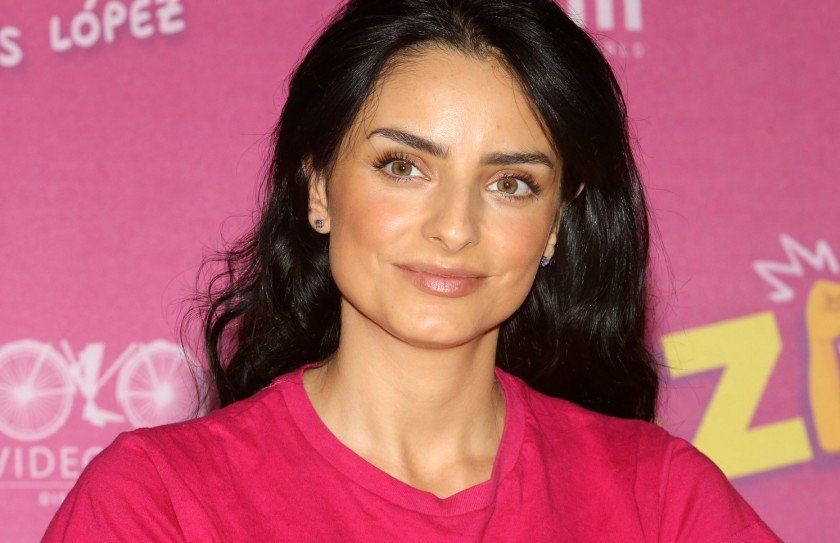 Aislinn Derbez sufrió un accidente en una carretera en Suiza.