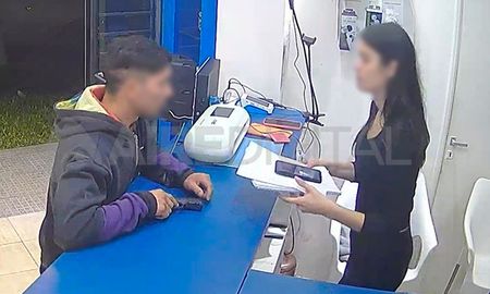 El robo ocurrió este lunes. Antes de darse a la fuga, el ladrón hizo que la empleada del local se encierre en el baño. El robo ocurrió este lunes. Antes de darse a la fuga, el ladrón hizo que la empleada del local se encierre en el baño.
