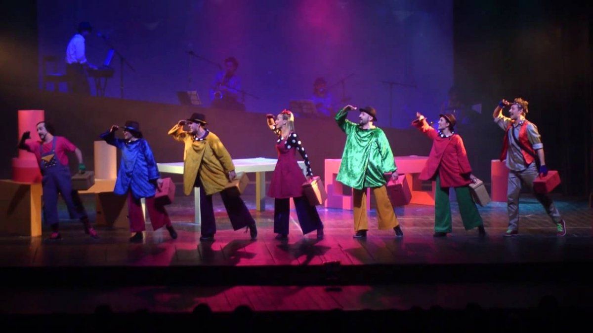 Cantando sobre la Mesa