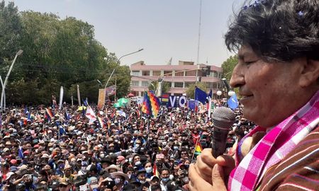 Evo Morales regresó a Bolivia y fue recibido por una multitud. Evo Morales regresó a Bolivia y fue recibido por una multitud.