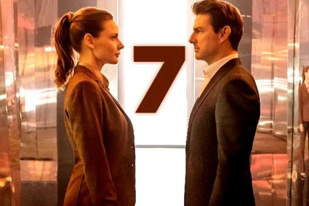 Tom Cruise se tira en moto desde una monta&ntilde;a en una escena de infarto de Misi&oacute;n imposible 7