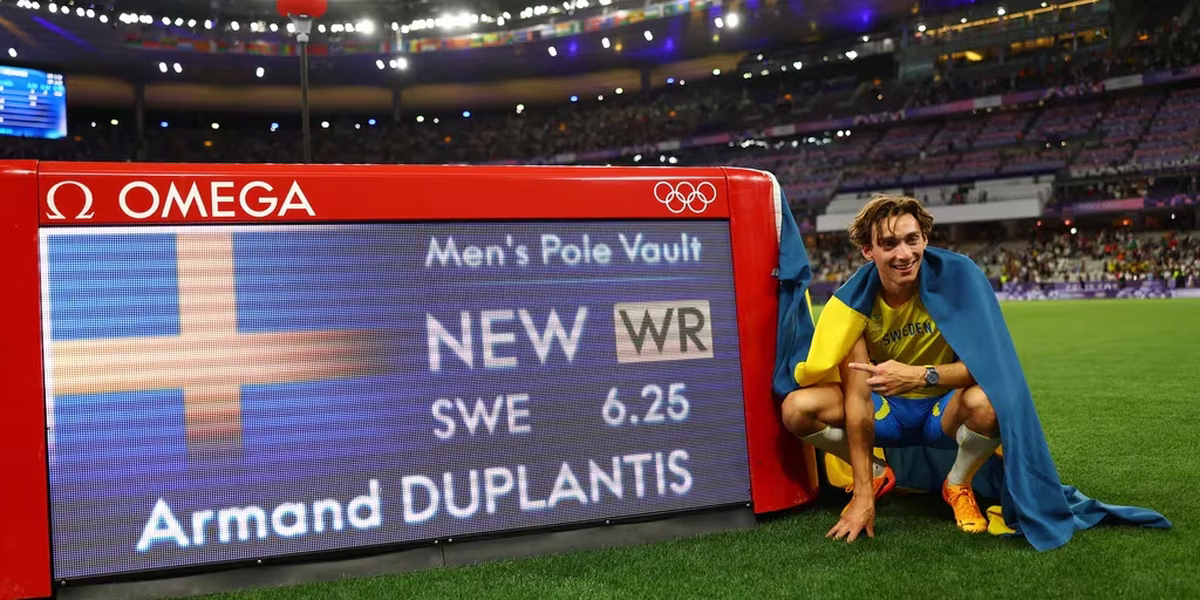 Armand Duplantis superó su propio récord mundial en salto con garrocha. Armand Duplantis superó su propio récord mundial en salto con garrocha.