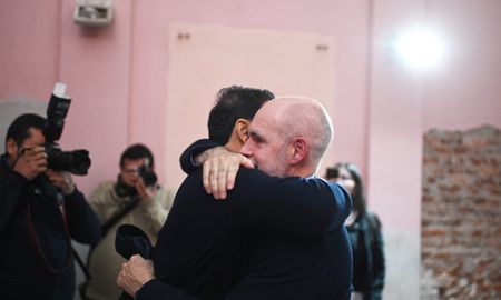 Horacio Rodríguez Larreta felicita al gobernador de Corrientes, Gustavo Valdés, por el triunfo en las elecciones legislativas provinciales. Horacio Rodríguez Larreta felicita al gobernador de Corrientes, Gustavo Valdés, por el triunfo en las elecciones legislativas provinciales.