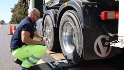 altText(Pesaje de camiones: Provincia detectó excesos de hasta 25.000 kilos y las multas llegan hasta $18 millones)}