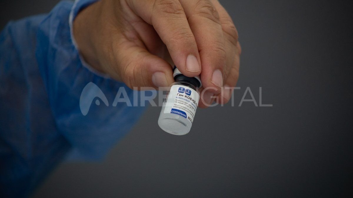 El Gobierno afirma que hay vacunas en todo el territorio provincial y pide que quienes no se vacunaron aún y tienen más de 75 y 80 años, llamen al 0800.