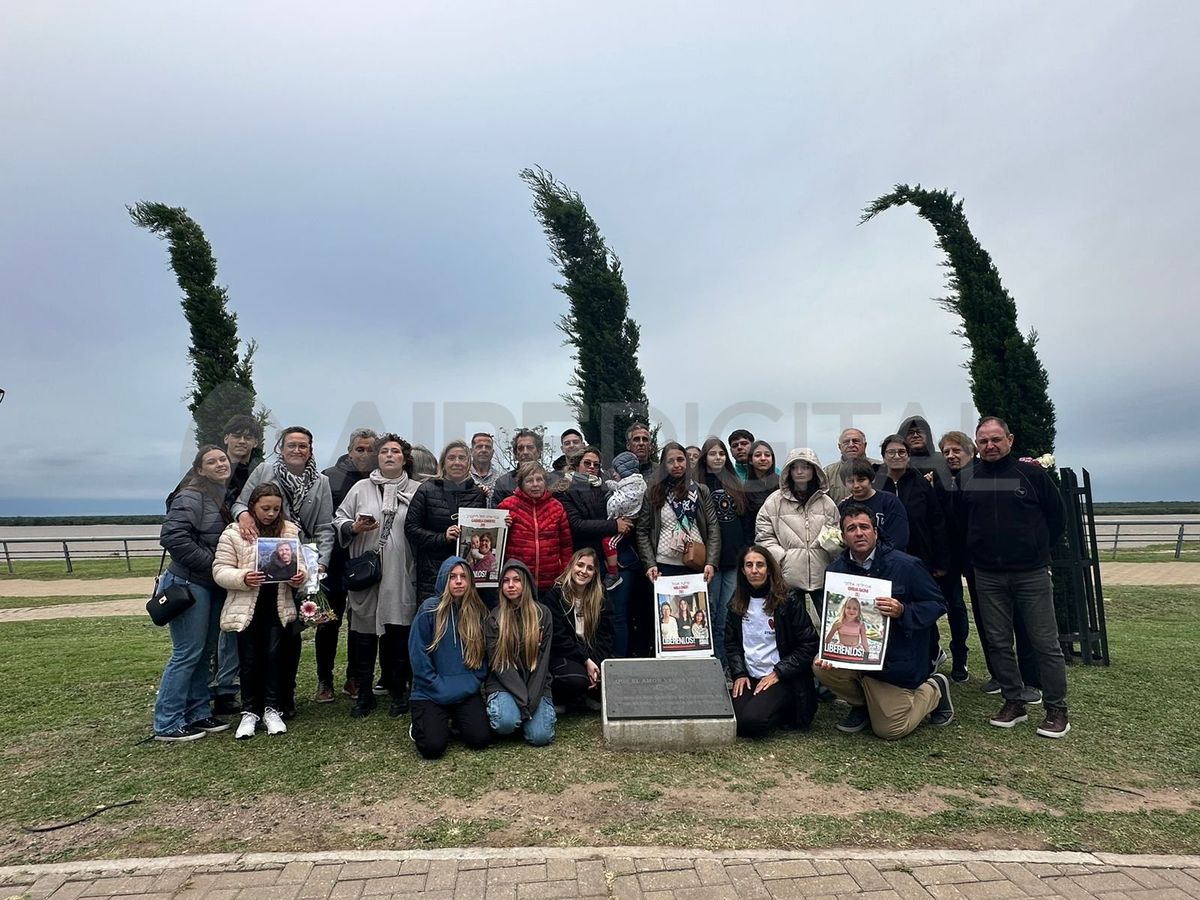 Los familiares y amigos de los cinco rosarinos que murieron en octubre de 2017 mientras recorrían Nueva York en bicicleta realizaron un acto conmemorativo a la vera del río Paraná.