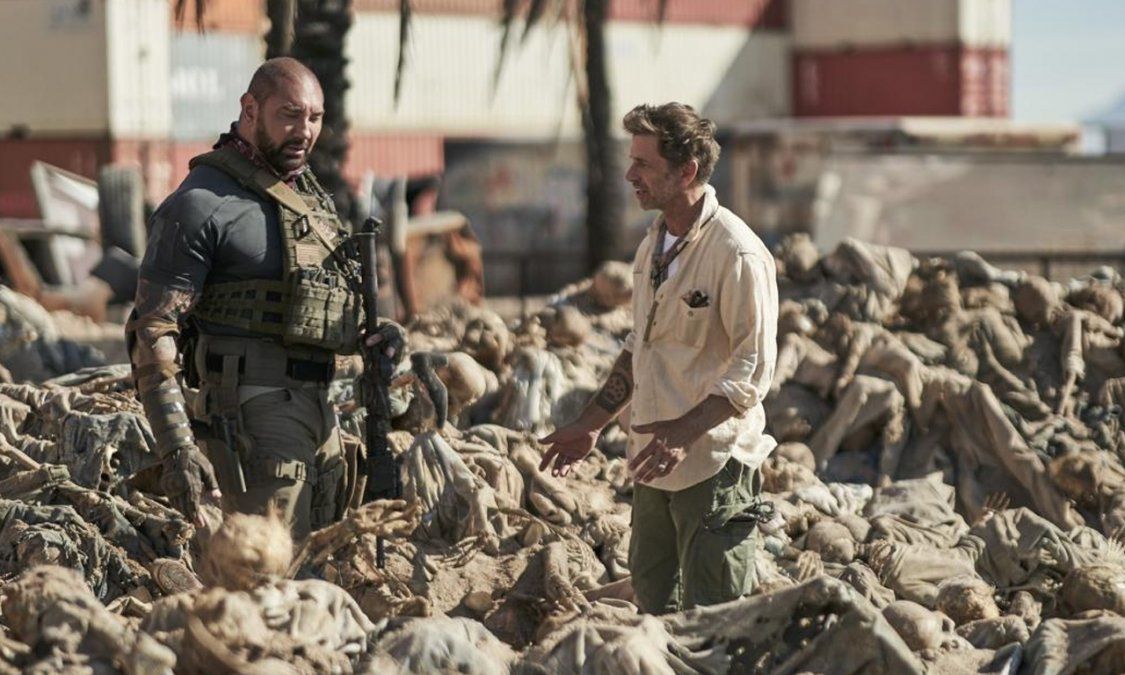 Scott Ward (Dave Bautista), un héroe de la guerra contra los zombis, ahora trabaja en un restaurante de hamburguesas a las afueras de un pueblo que es su nuevo hogar.