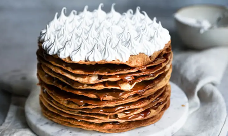 Este Rogel moderno combina una textura crocante, relleno cremoso y un merengue liviano que lo convierte en una receta ideal para cumpleaños, reuniones o simplemente para disfrutar algo dulce y bien argentino. Este Rogel moderno combina una textura crocante, relleno cremoso y un merengue liviano que lo convierte en una receta ideal para cumpleaños, reuniones o simplemente para disfrutar algo dulce y bien argentino.
