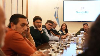 El gobernador, Maximiliano Pullaro, se reunió con directores de escuelas de las ciudades de Santa Fe, Santo Tomé y Coronda.