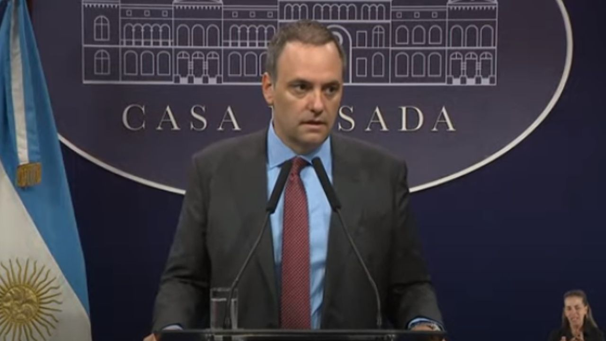 Manuel Adorni pidió donaciones en su streaming y desató la polémica