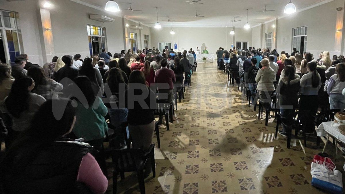 La misa tuvo lugar en el Colegio Padre Monti de la ciudad de Santa Fe.