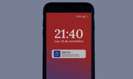 AlertAR enviará avisos inmediatos a todos los celulares ubicados en una zona de emergencia. AlertAR enviará avisos inmediatos a todos los celulares ubicados en una zona de emergencia.