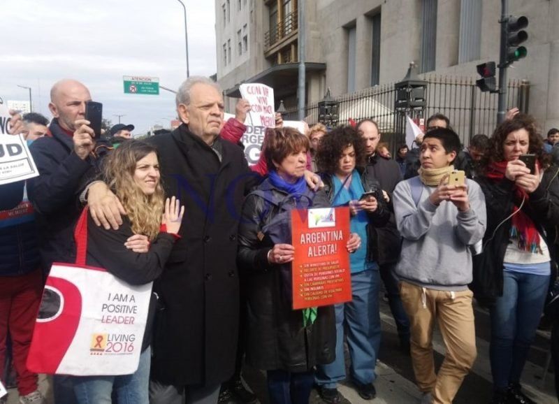 manifestacion Frente por la Salud de Personas con VIH e1565294185299.jpeg