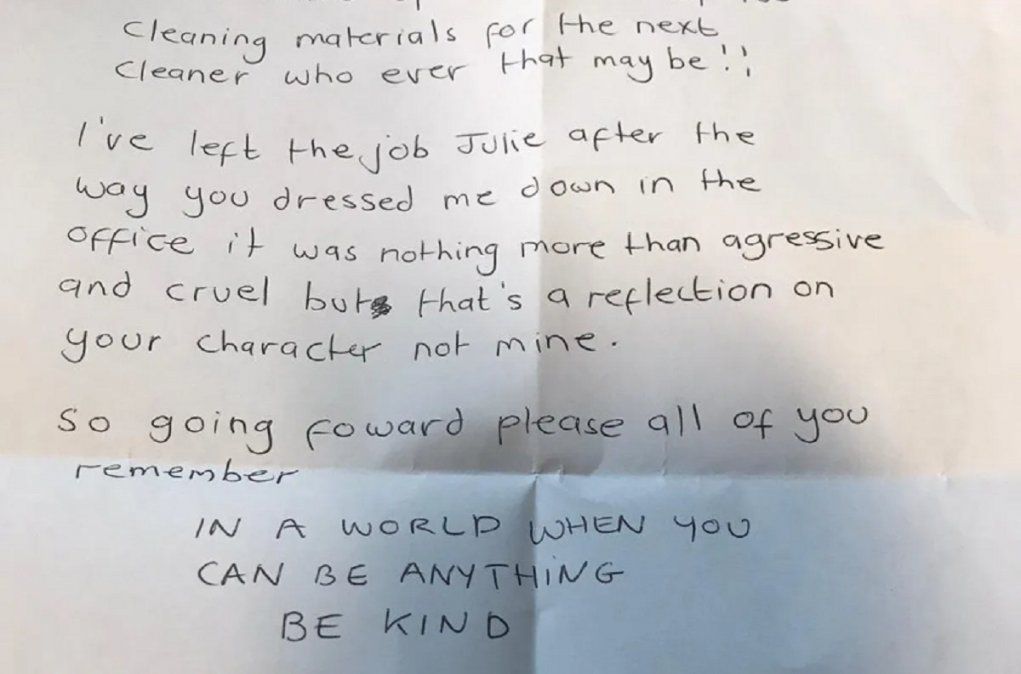 Viral: una empleada de limpieza se retiró tras 35 años de trabajo y le dio una lección de vida a su jefa.