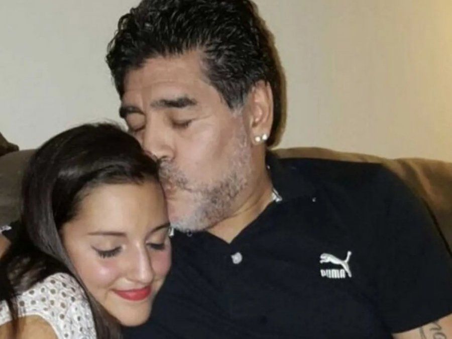 Jana se acercó a San Isidro para interiorizarse sobre las indagatorias por la investigación de la muerte de Diego Maradona.